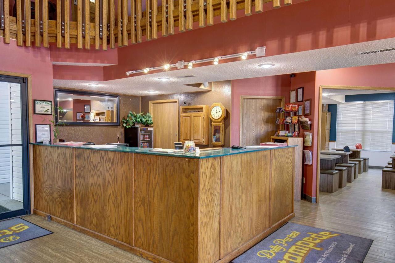 Howard Johnson By Wyndham Branson Theatre District Extérieur photo